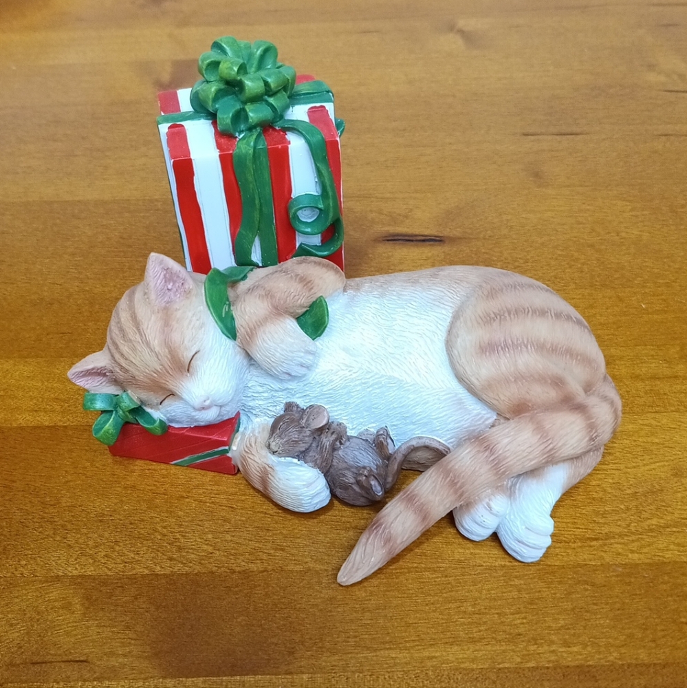 Lenox “ Kitty’s Christmas Nap” Figure Orange & White Tabby Cat W/Mouse